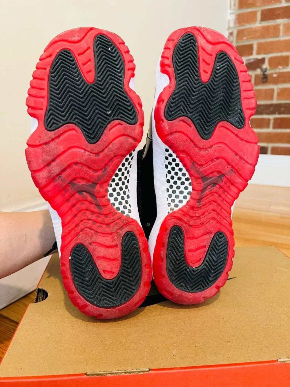 Size US Men's 9 - Jordan 11 Retro Playoffs Bred (2019) Very Clean